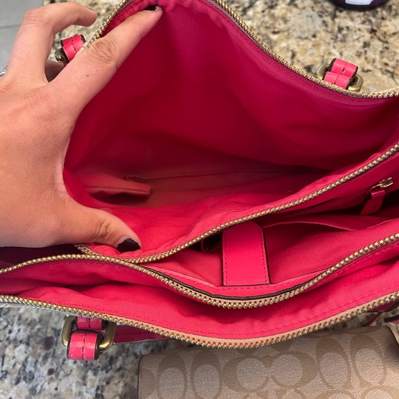 Authentic Coach bag with matching wallet - Picture 4 of 7